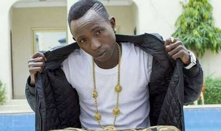 Patapaa buys wedding ring for his girlfriend Pataxandy after his arrival from France (video)