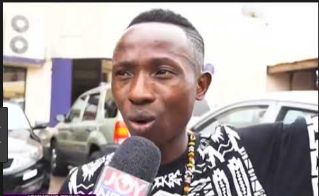 Patapaa welcomed like hero after his arrival from his first trip abroad (photos + video)