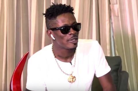 Shatta Wale make a lady finger herself & Rub her Tonga on his labs for him in the studio (video)