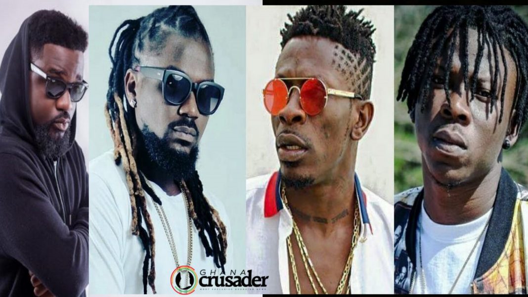 Shatta Wale dares Stonebwoy, Sarkodie & Samini for a showbiz interview against him (Screenshot)