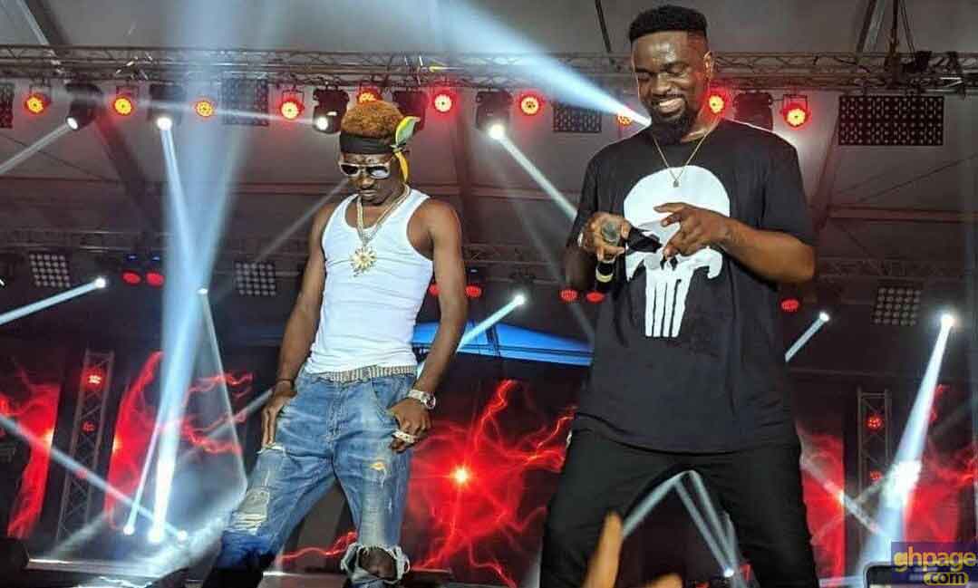 Sarkodie Performs On Stage With Supa